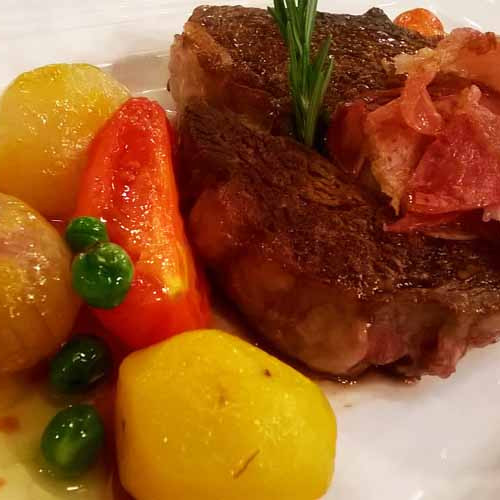 Ojo de bife con vegetales confitados por Ramiro Rodríguez Pardo