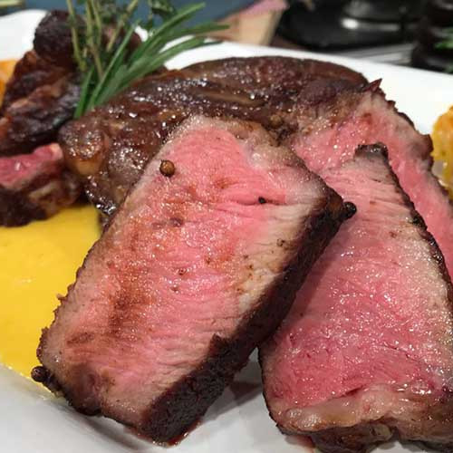 Ojo de bife en bolsa con salsa ahumada de vainillas y tarta de calabaza