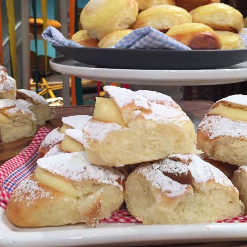 Pan de leche y Miguelitos con crema y dulce de leche