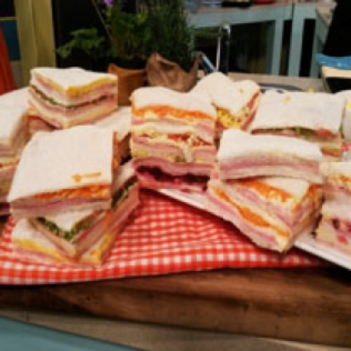 Pan de miga casero y sádndwiches de miga caseros