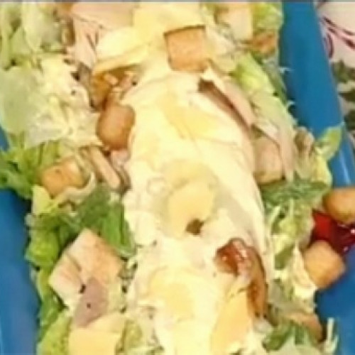 Para compartir una buena opción: Ensalada caesar con pavita