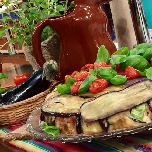 Pastel de berenjenas grilladas con relleno de fideos