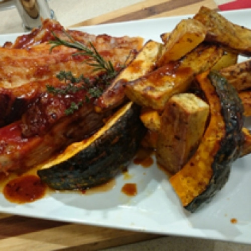 Pechito de cerdo con batatas y calabaza al horno