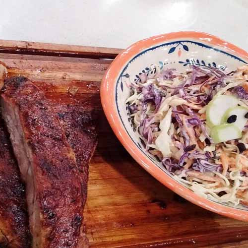 Pechito de cerdo laqueado con coleslaw reversionada