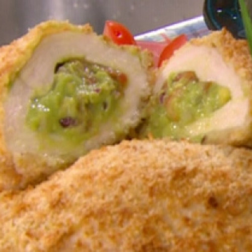 Pechugas rellenas con palta y ensalada