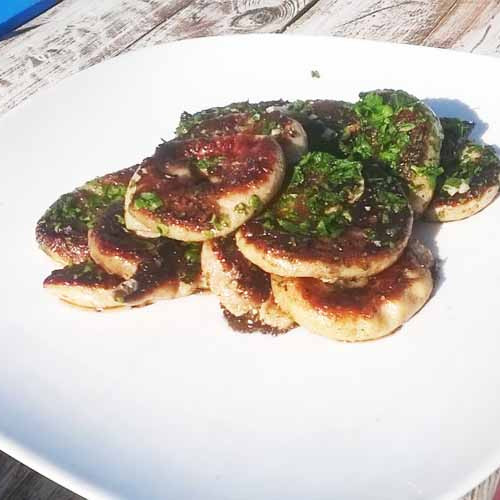 Picada de achuras a la chapa