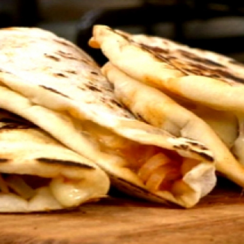 Pizzadillas con pollo y queso