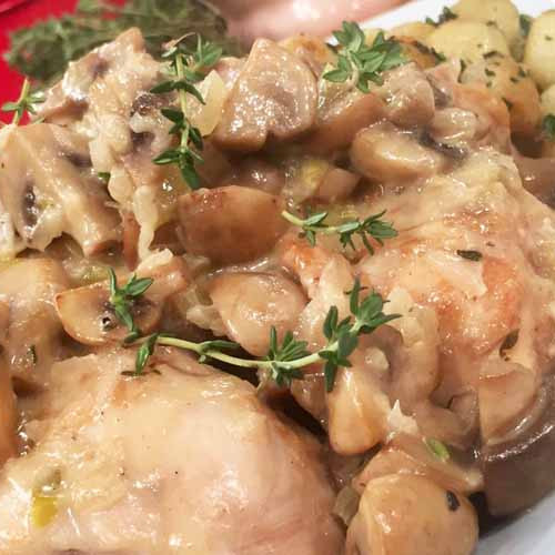 Pollo al champignon con papas noisette al perejil