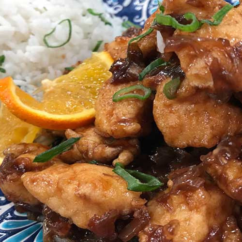 Pollo frito a la naranja con arroz blanco