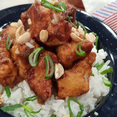 Pollo marinado frito con reducción de naranja