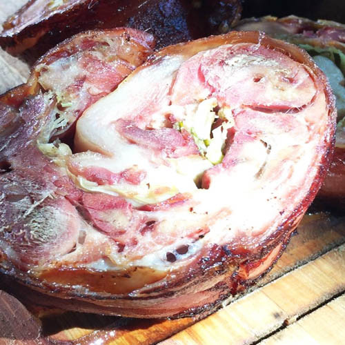 Porchetta rellena al spiedo en 4 pasos