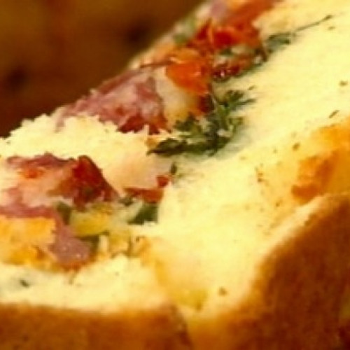 Práctica torta rellena de queso y salame