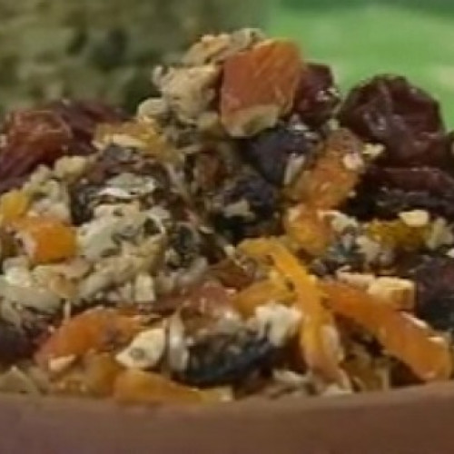 Recetas anti osteoporosis: granola casera, desayuno con licuado, flan y ensalada!