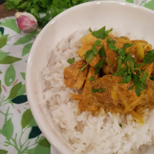 Pollo al curry con arroz