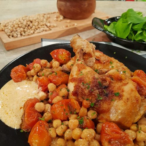 Pollo con tomates cherry y garbanzos