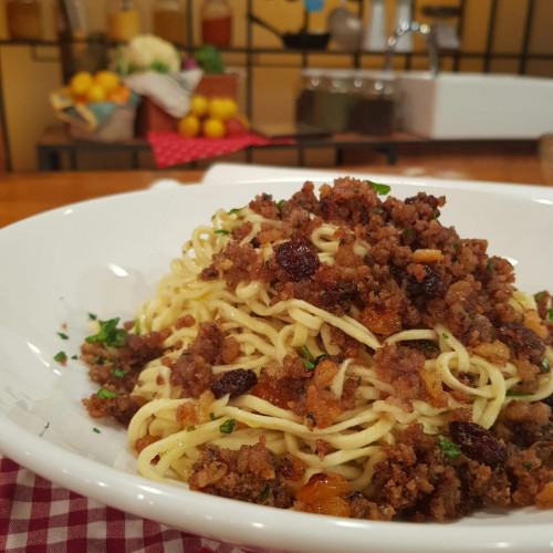 Pasta italiana con miga de pan