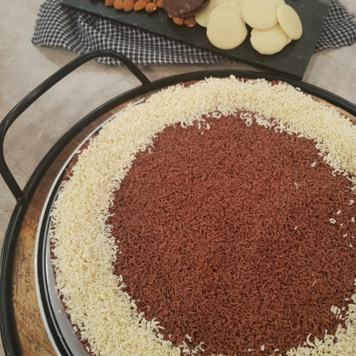 Tarta de dos chocolates y almendras