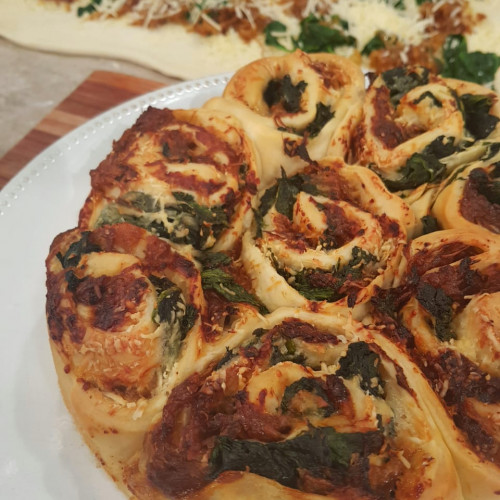 Rolls de espinaca, cebolla y queso