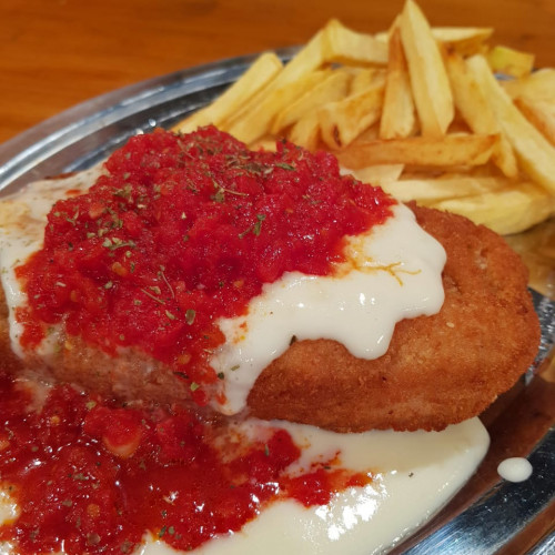 Milanesas de pollo rellenas con jamón y queso