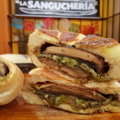 Pamburguesa de hongos y provoleta