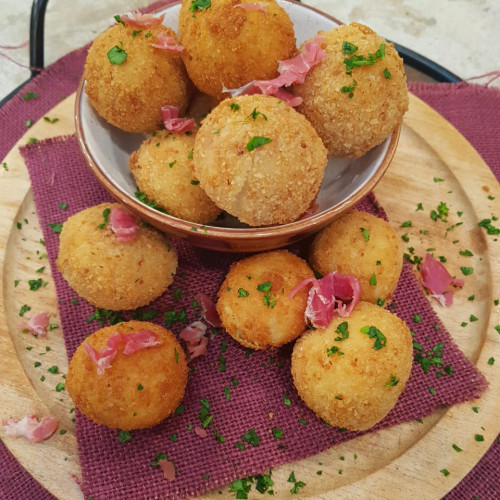 Croquetas de papa y jamón serrano