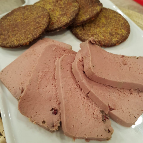 Paté con marineras de algarroba