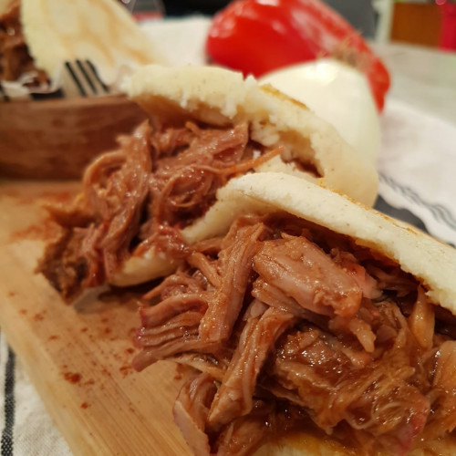 Arepas rellenas con cerdo