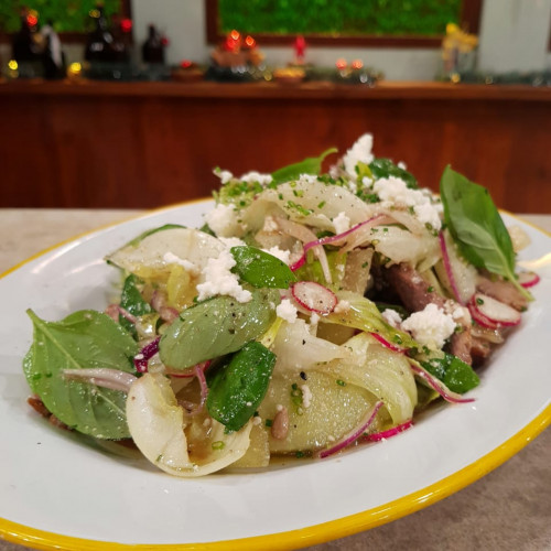 Tapa de asado con ensalada