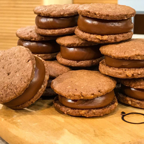 ALFAJORES DE NUEZ Y CHOCOLATE