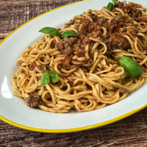 TALLARINES CASEROS CON BOLOGNESA