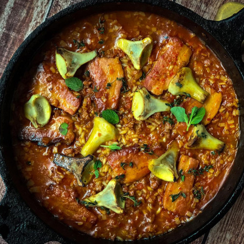 ARROZ CON ALCAUCILES, PANCETA Y CHORIZO