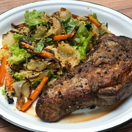 COLITA DE CUADRIL AL HORNO CON ENSALADA DE TRIGO BURGOL