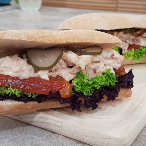 SÁNDWICH DE POLLO RECICLADO