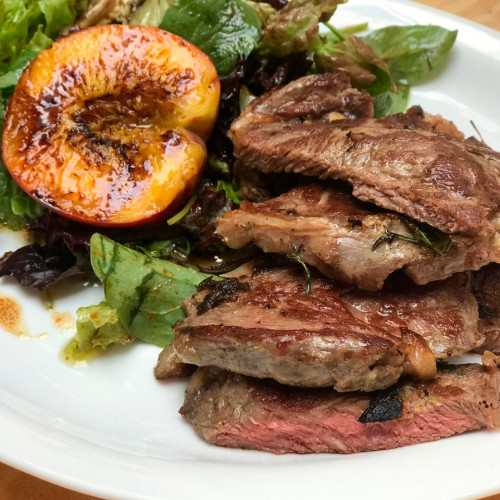 OJO DE BIFE CON ENSALADA DE DURAZNO