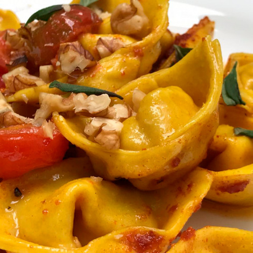 CAPELLACI DE CALABAZA CON PESTO DE TOMATES