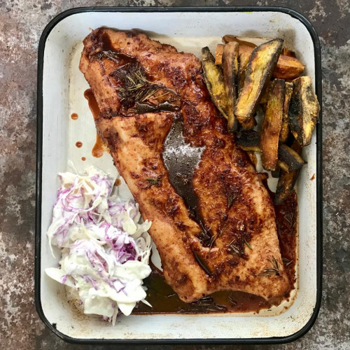 MATAMBRITO DE CERDO MARINADO AL HORNO CON ENSALADA Y ADEREZO