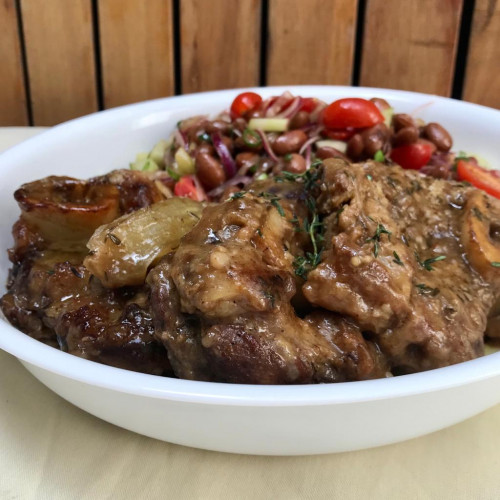 OSSOBUCO AL VINO BLANCO CON ENSALADA FRESCA