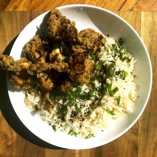 ALITAS DE POLLO FRITAS CON ARROZ