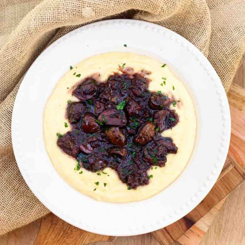 POLENTA CREMOSA CON HONGOS AL VINO TINTO