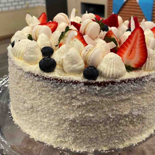 TORTA DE CHOCOLATE BLANCO, COCO Y FRAMBUESA