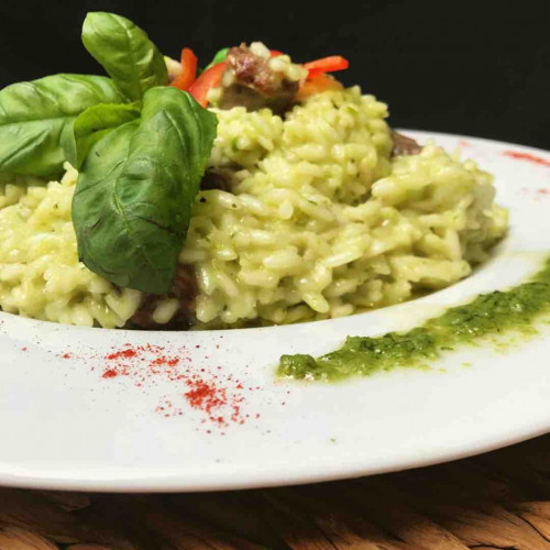 RISOTTO CON SALCHICHA PARRILLERA Y PESTO DE ARVEJAS