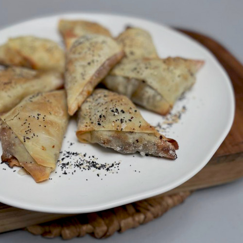 TRIÁNGULOS DE BERENJENA Y CEBOLLA CARAMELIZADA