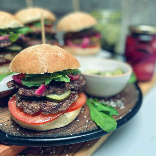 HAMBURGUESA CON PAN CASERO