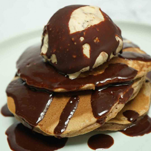 PANCAKE DE CHOCOLATE Y CAFÉ