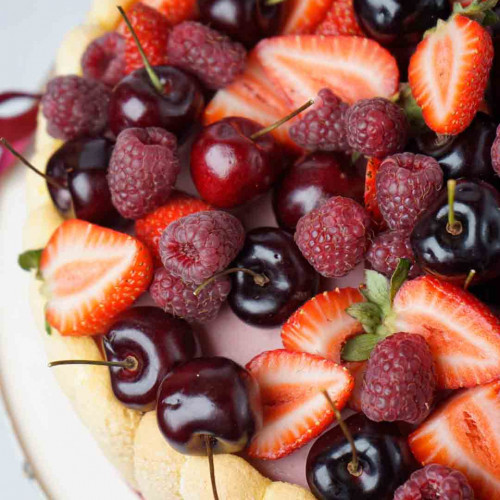 TORTA CHARLOTTE DE FRAMBUESAS Y CEREZAS