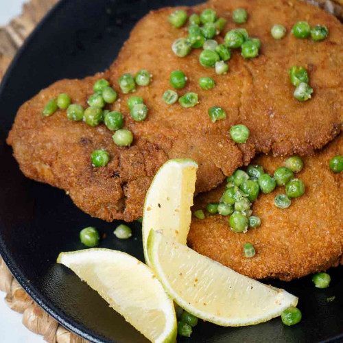 COSTILLITAS DE CERDO A LA VILLEROY CON ARVEJAS Y PAPAS