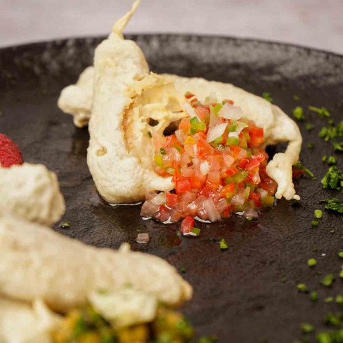 TEMPURA DE PESCADO CON CRIOLLA Y CHIMICHURRI