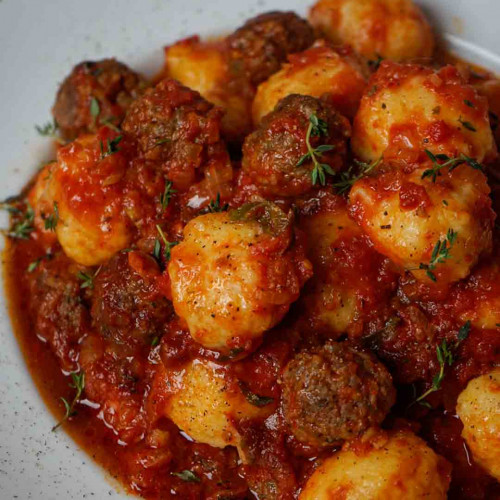 ÑOQUIS DE PAPA RELLENOS CON SALSA DE ALBÓNDIGAS