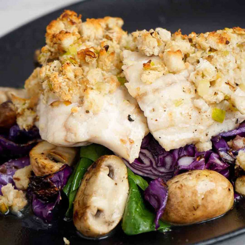 ABADEJO CON CROUTE DE HONGOS Y VEGETALES SALTEADOS