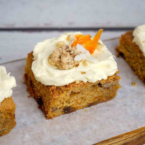 CUADRADOS DE CARROT CAKE